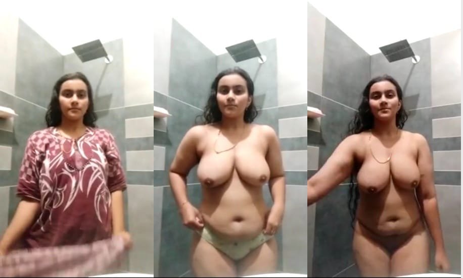 The model is showing her pussy to her boyfriend.
